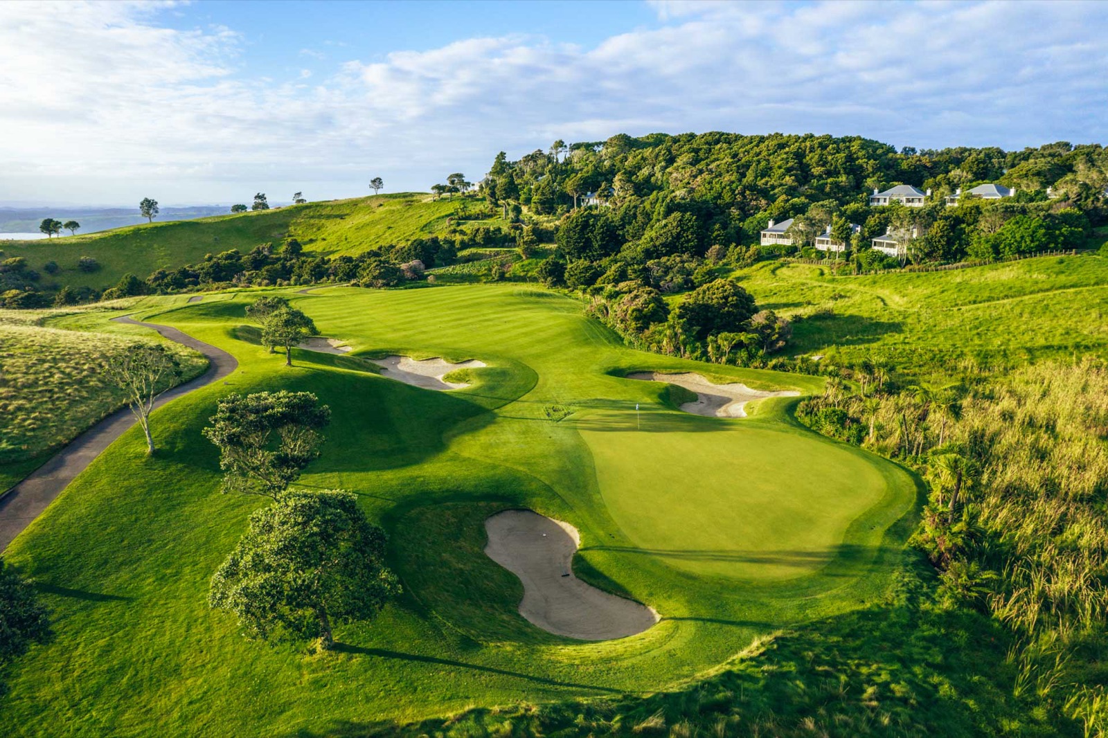 A golf hole at Kauri Cliffs overlooking the Pacific Ocean, Northland, New Zealand.