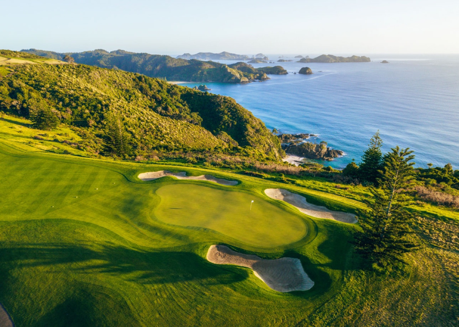 The clifftop golf course at Kauri Cliffs above Matauri Bay, Northland, New Zealand.
