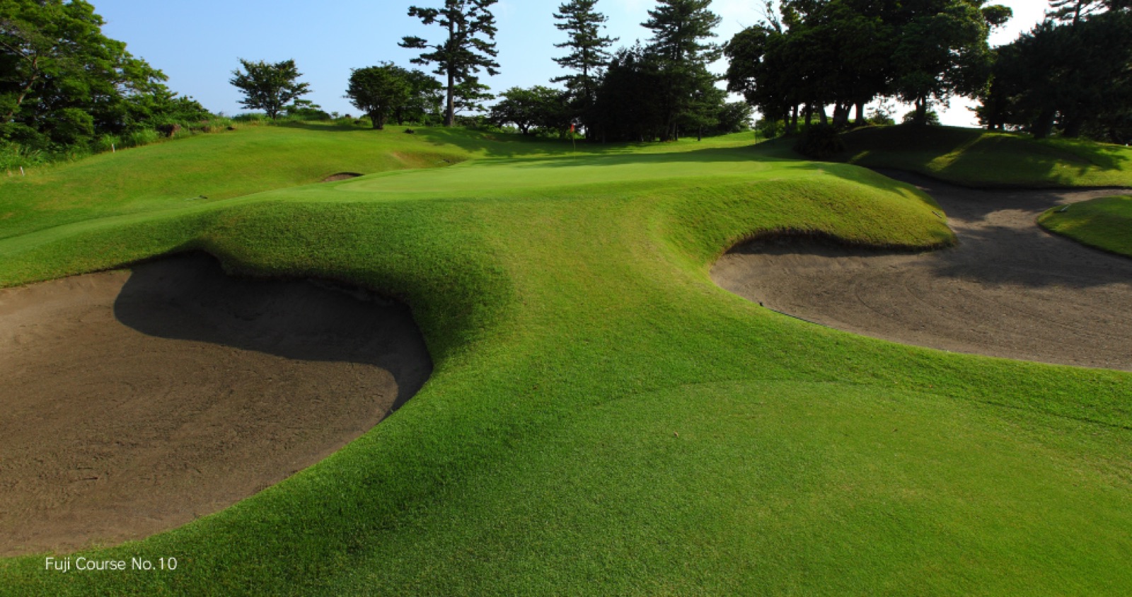 The deep, sculpted greenside bunkering of C.H. Alison's Fuji Course at Kawana, Japan.